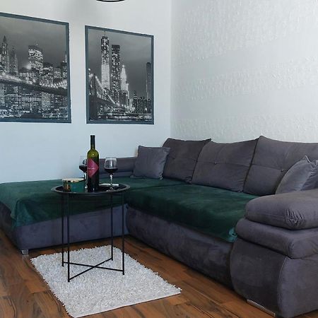 Apartment Zana ピロヴァッツ エクステリア 写真